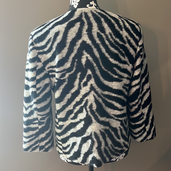AnnTaylor zebra print collarless blazer/jacket virgin wool blend size me… - Picture 4 of 10